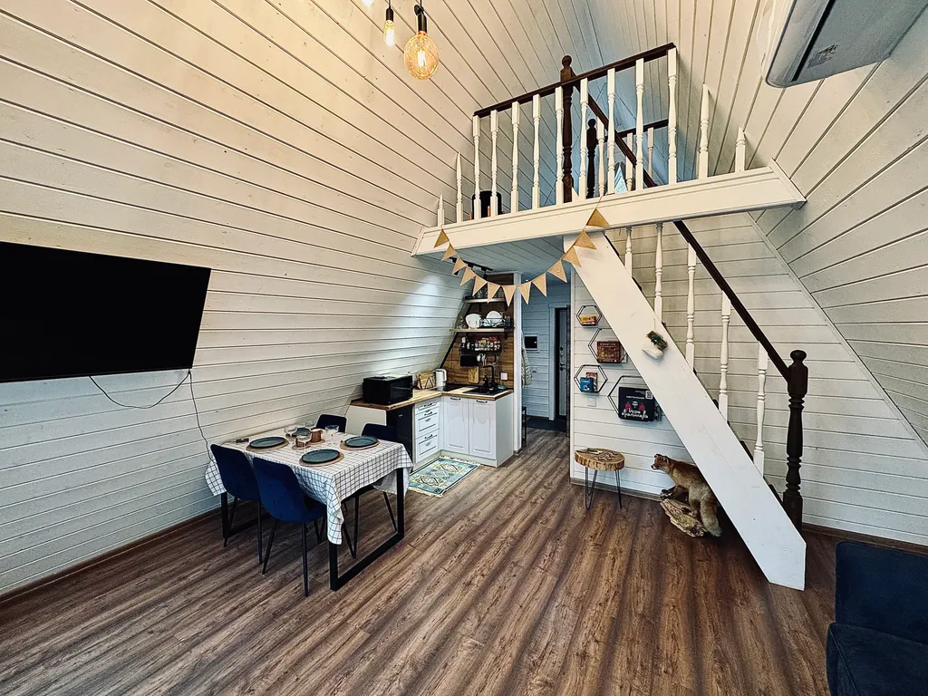 Дом A-frame с купелью, баней и бассейном в сосновом лесу