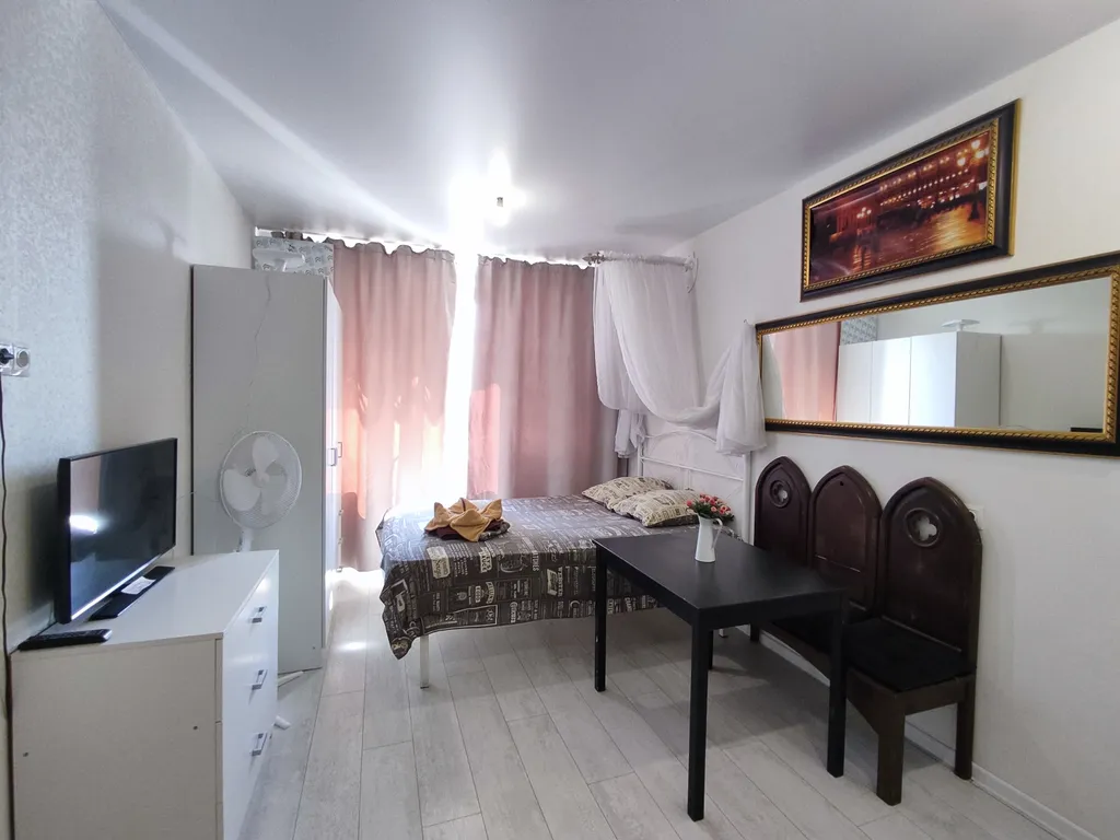 Квартира с балдахином натуральная мебель готика