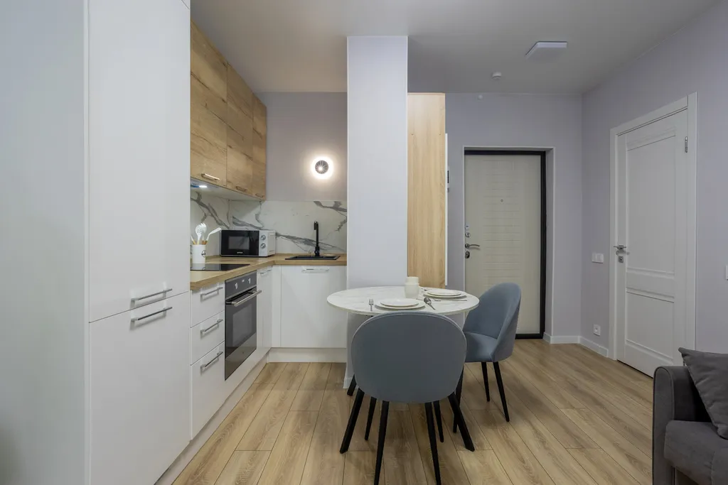 Светлая уютнaя студия с бaлконoм в ЖК Флора