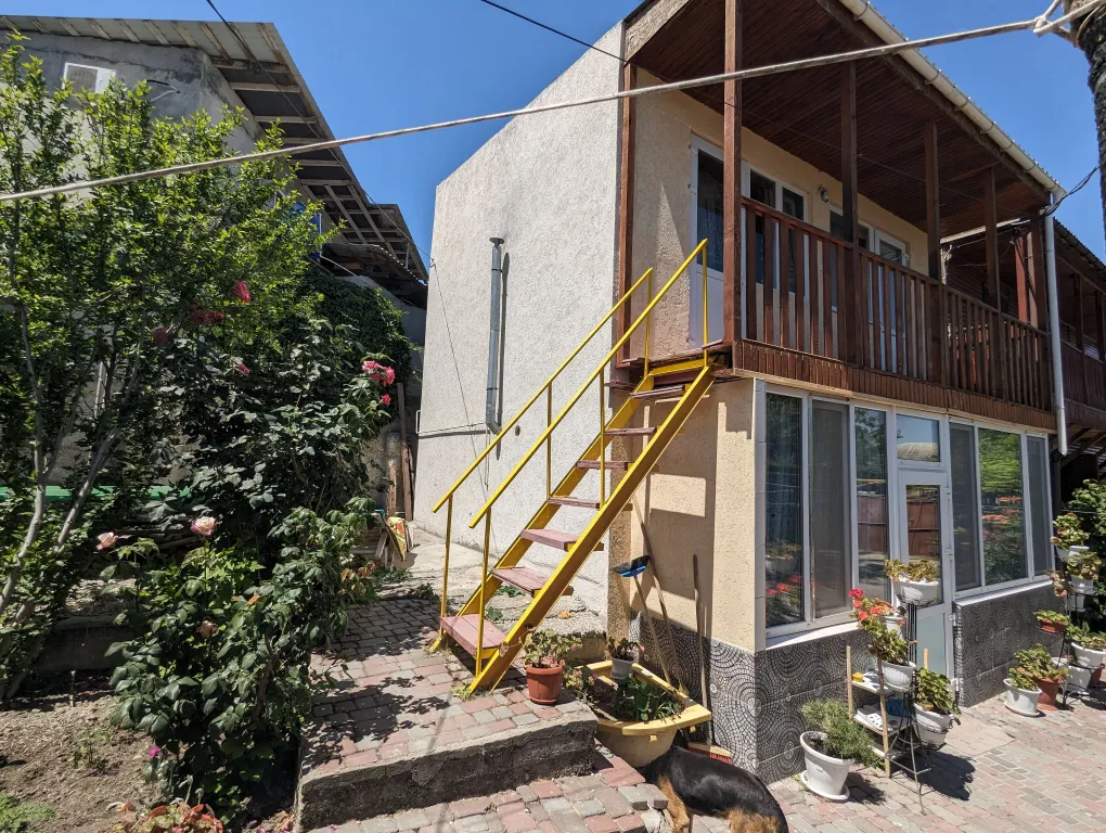 Дом двухэтажный в центре