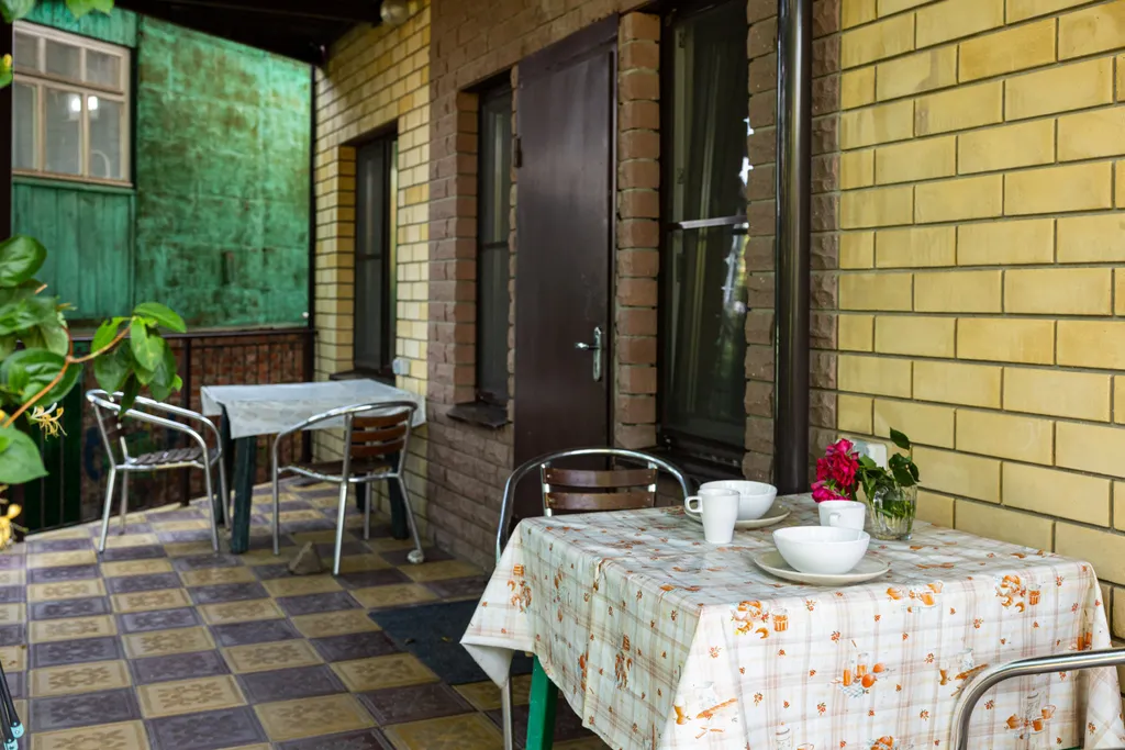 Уютный номер на 4-х человек с санузлом, большой террасой и кухней