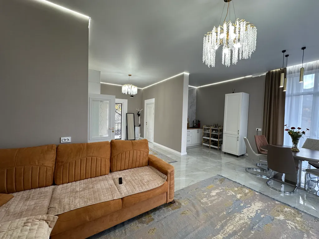 Второй этаж панорамного дома среди вершин