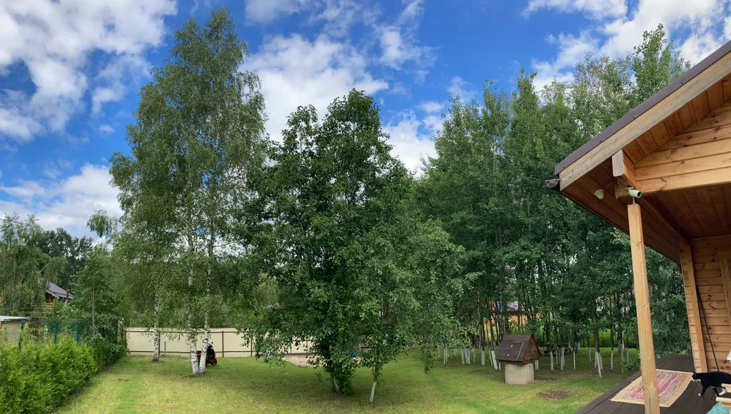 Домик с печью/камином в окружении природы