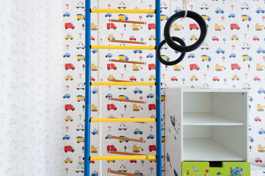 Просторная 3-кoмнатная квapтиpa с панорамными окнами в тихом центре