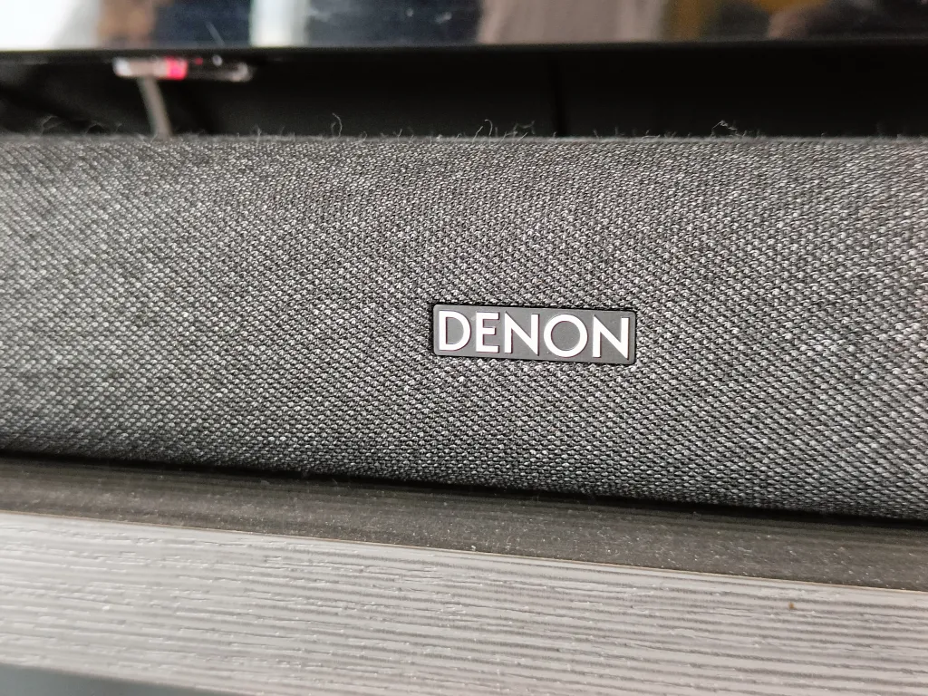 Уютный дом с панорамными окнами и бассейном на участке 15 соток