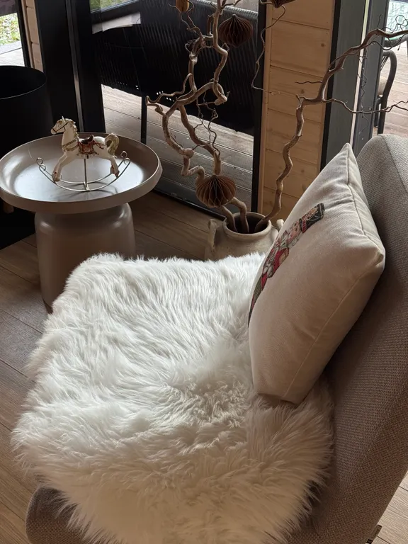 С сауной и камином одноэтажный барн в березовой роще