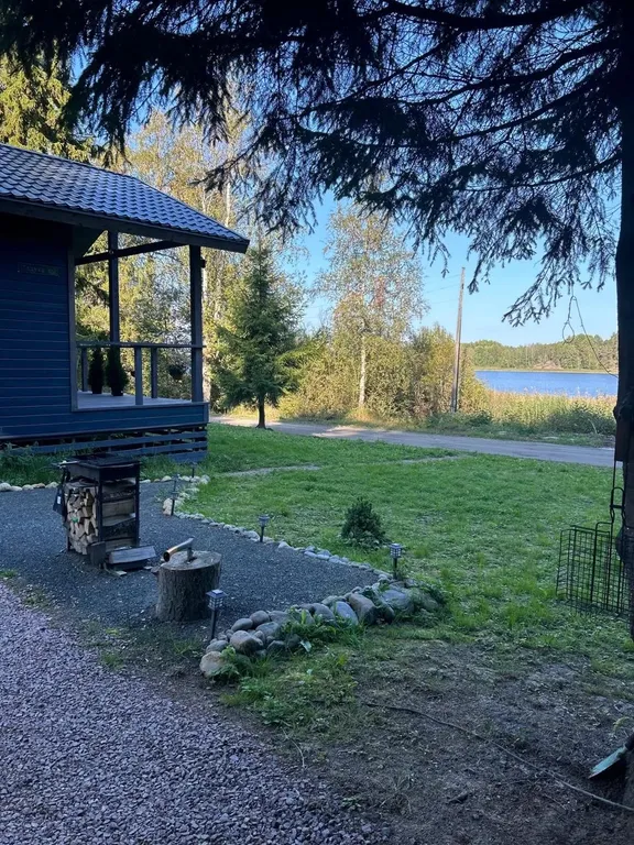 Тихий домик у леса и озера