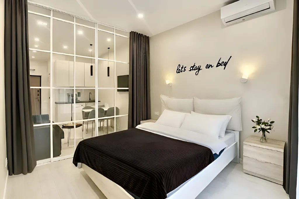 Светлая студия с бассейном на территории