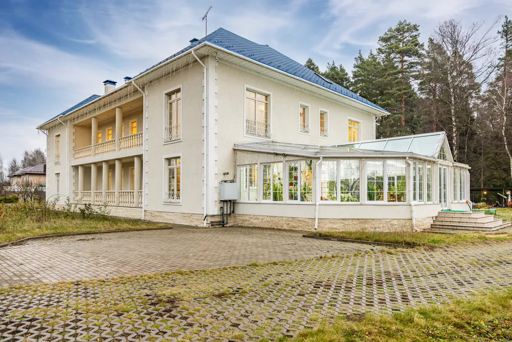 Просторный коттедж с бильярдом и сауной