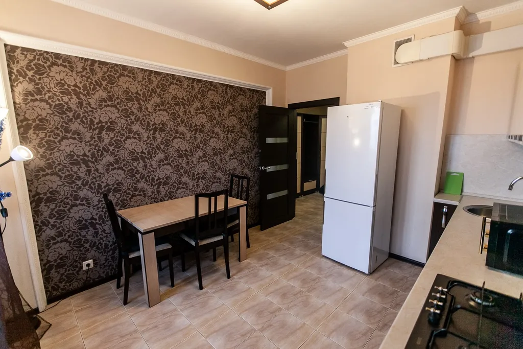 Просторная 1-комнатная квартира напротив ТЦ Обними - Курчатова 72