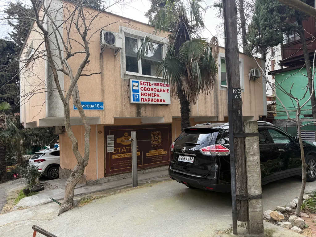 Семейные апартаменты на 4-х в самом центре Ялты у моря, парковка бонус