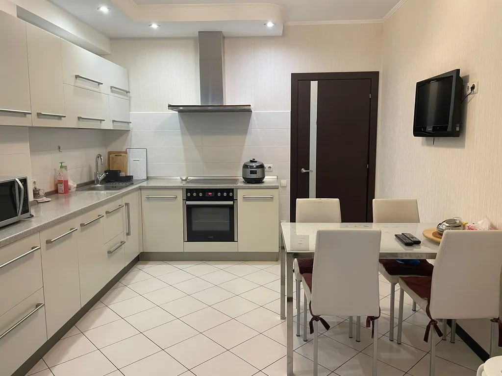 Просторная квартира в лучшей локации города — аренда посуточно в Южно-Сахалинск