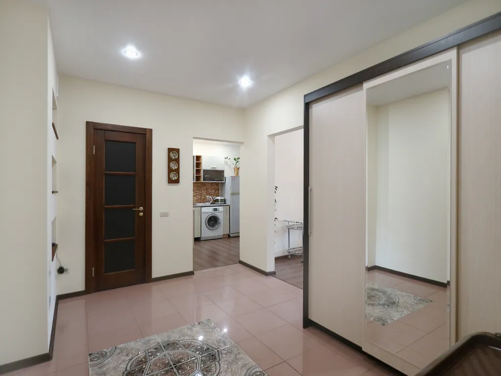 Красивая большая однокомнатная квартира в самом центре микрорайона ГГМ