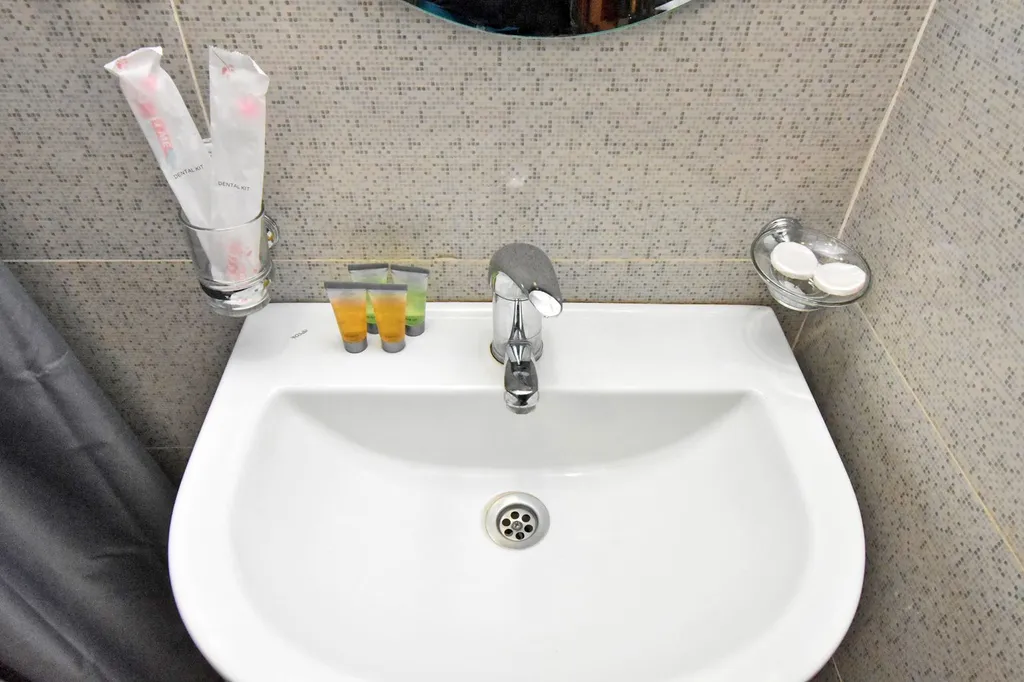 Двухкомнатная светлая квартира с высокими потолками в центре города