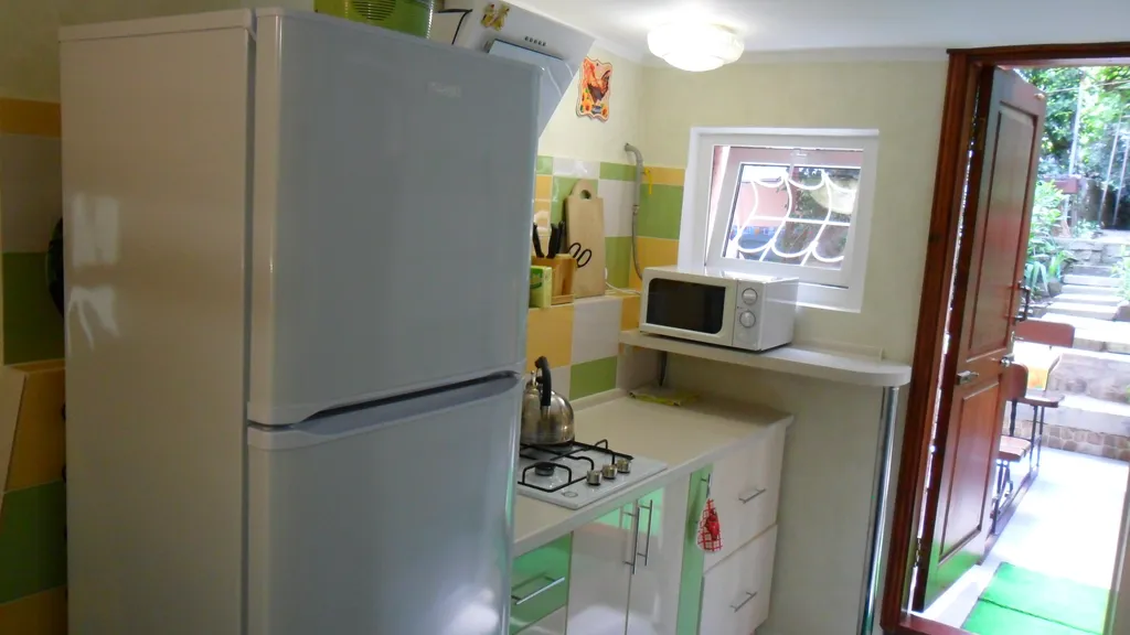 Коттедж Дом с парковкой и отдельным  двором — Ялта