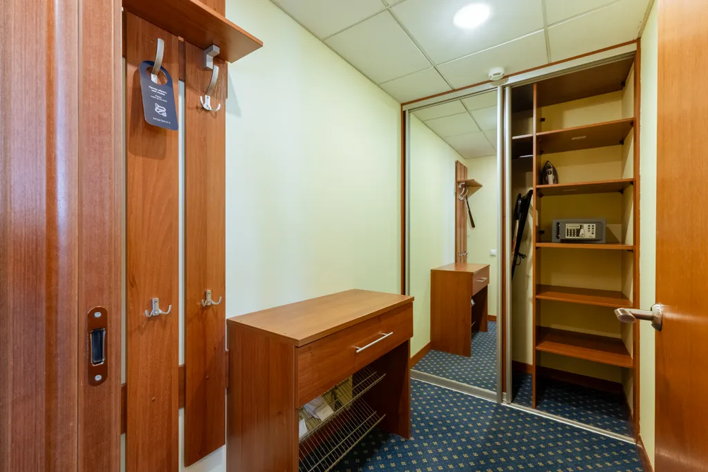 Семейный номер с кухонной зоной, отдельной гардеробной в 30 метрах от метро