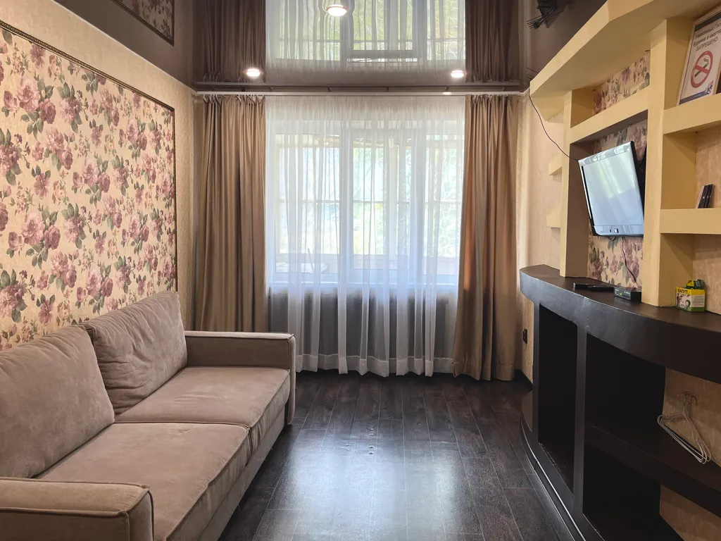 Квартира люкс в районе ДК Металлургов с большой кухней