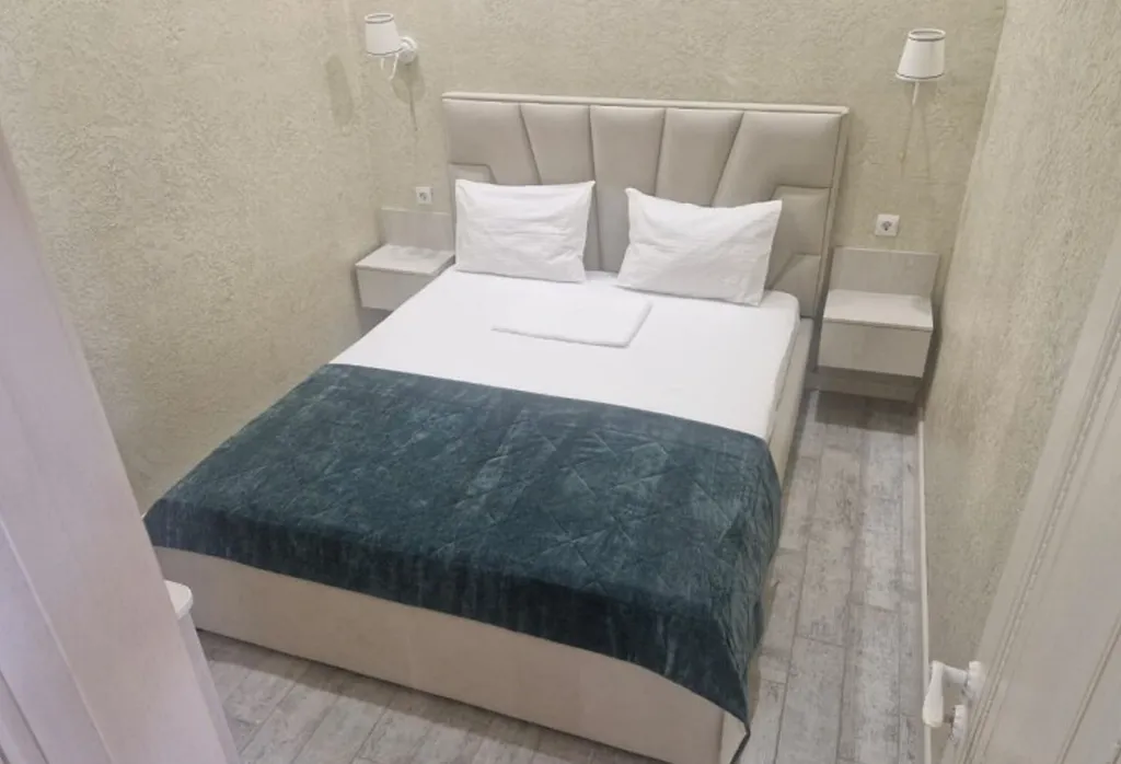 Квартира Семейный двухкомнатный номер в гостевом доме с бассейном — аренда посуточно в Тульский