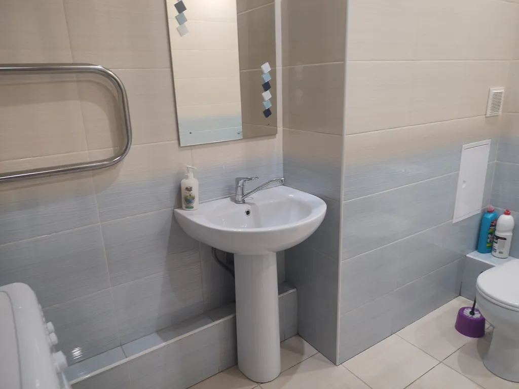 Большая, хорошая студия в центре города