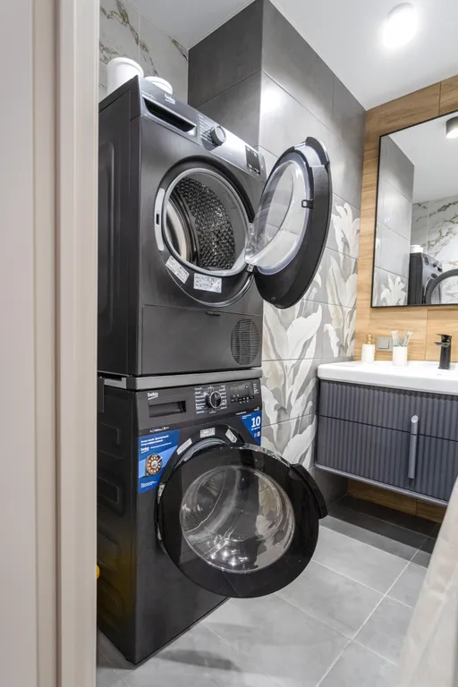 Дизайнерская трёххкомнатная квартира с панорамным видом Смоленска