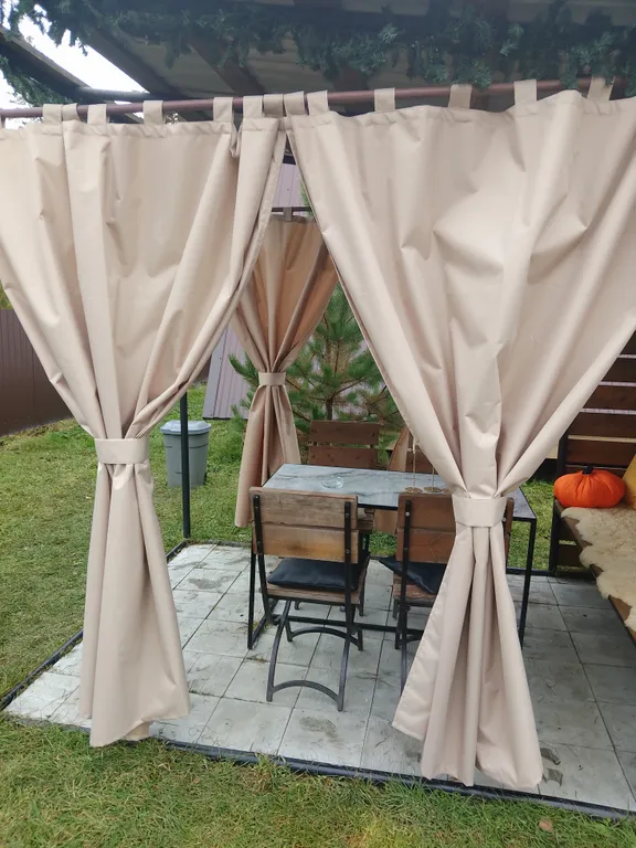 Дом у Катуни среди гор и многолетних сосен