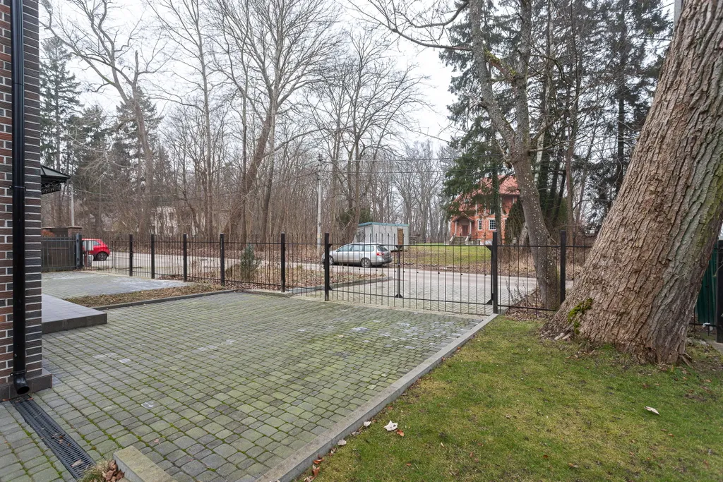 На первой линии от моря сдам полдома