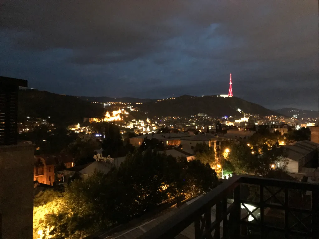 Потрясающий вид на старый Тбилиси