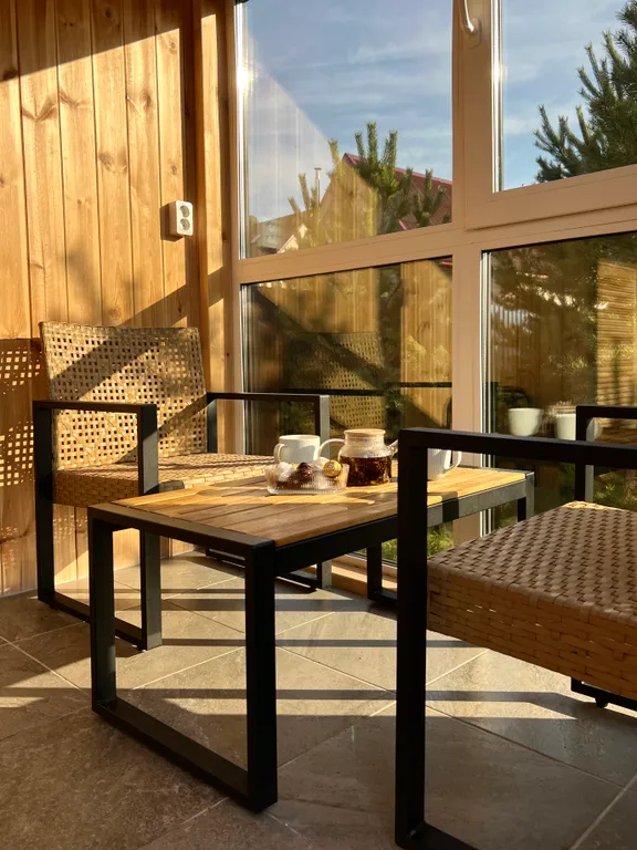 Панорамный дом с баней на дровах и чаном в окружении ёлок