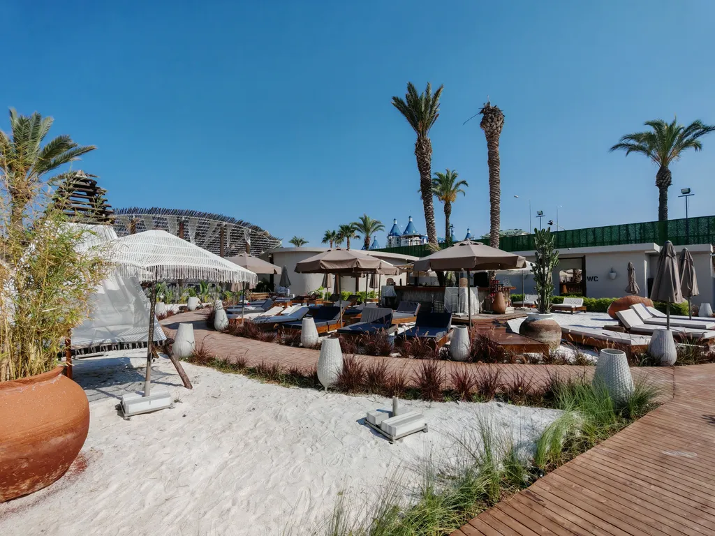 Квартира XL в Azura World c видом на бассейн и аквапарком