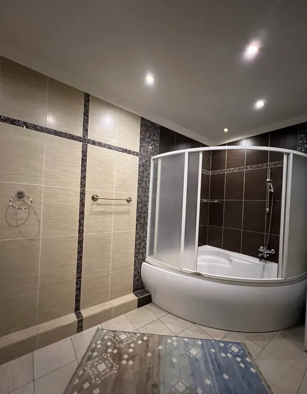 Отличная двухкомнатная квартира в элитном доме на Республики