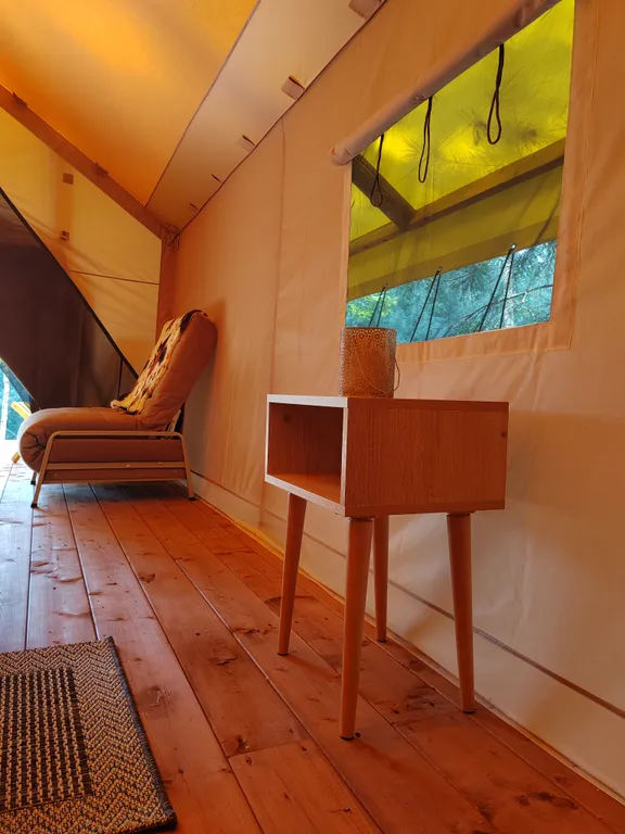 Сафари тент с живописным видом на реку