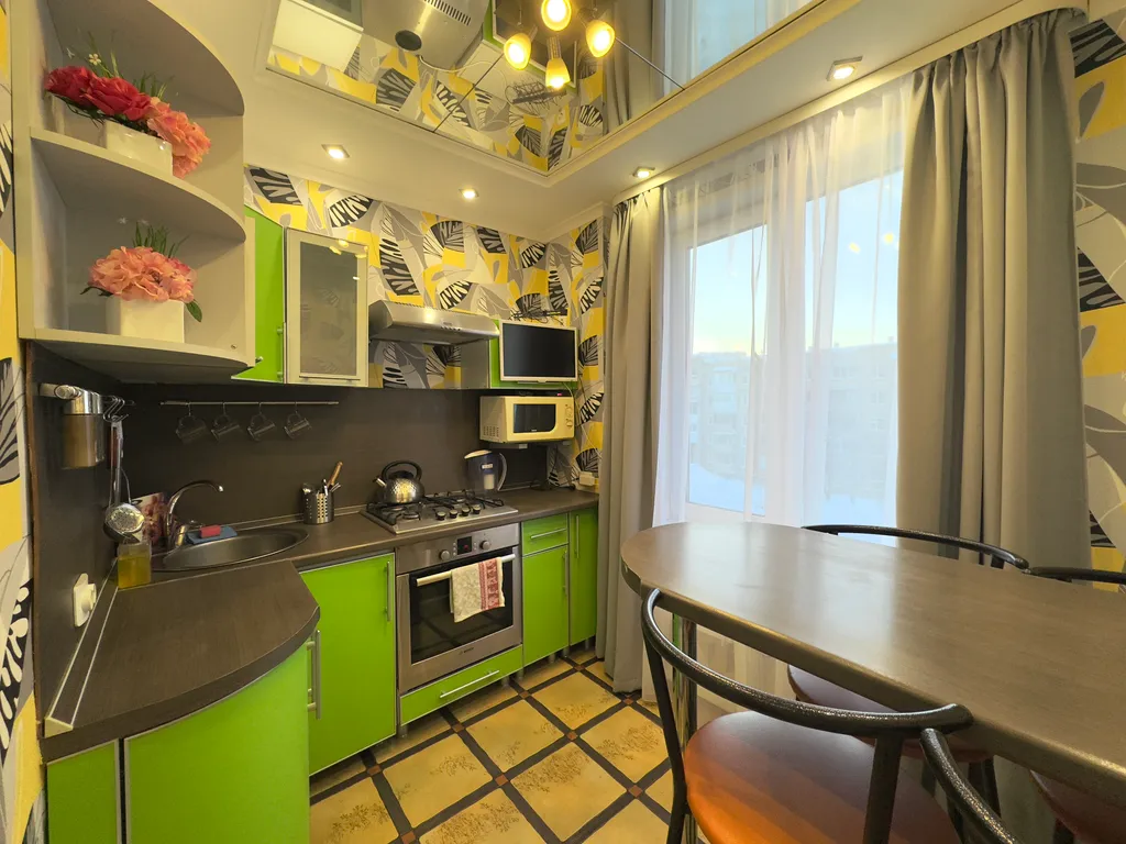 Люксовая двухкомнатная с авторским освещением