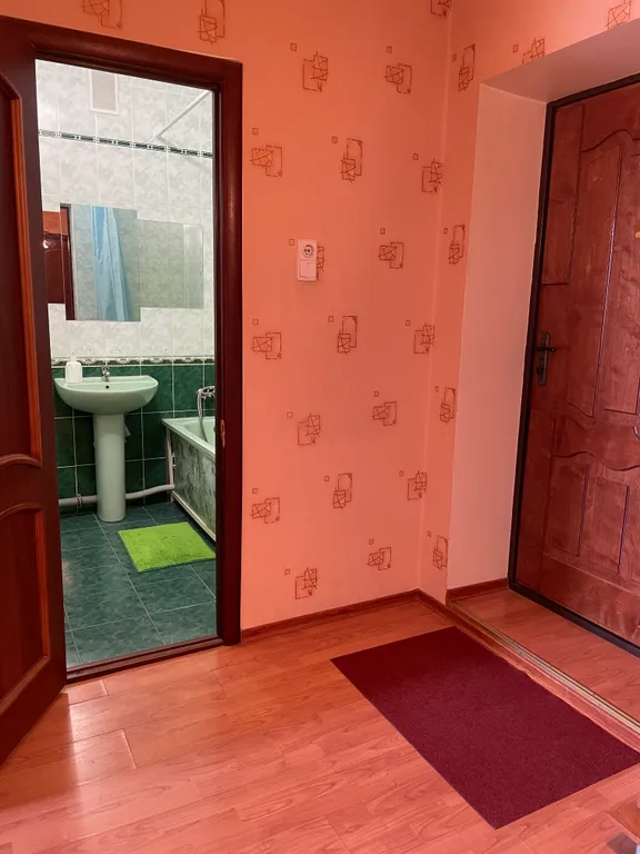 Рядом автовокзал, Мега Гринн