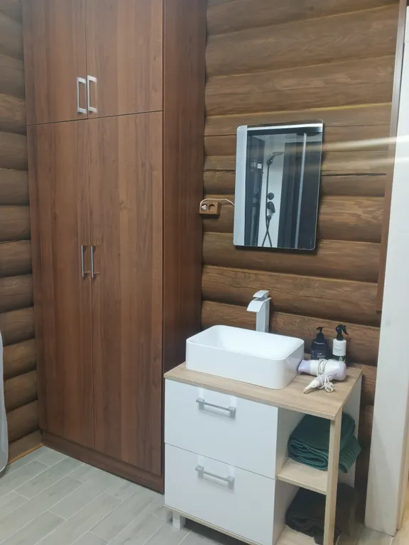 Уютный домик возле озера