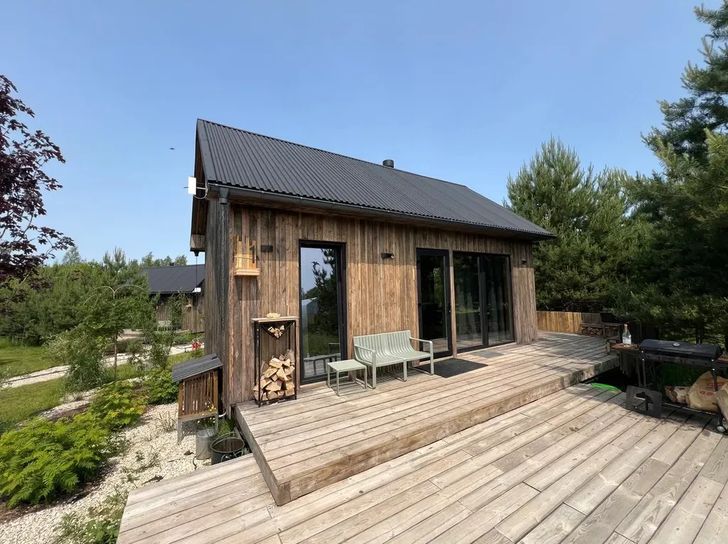 Домик в лесу с террасой и панорамными окнами для 2-4 гостей