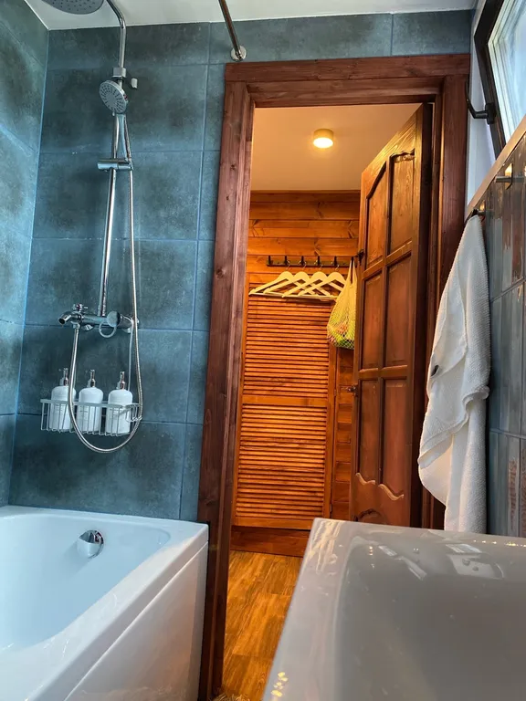 Дом с ковром