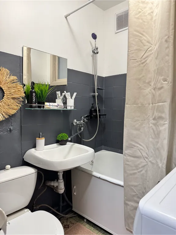 Квартира Светлая квартира в центре, 8 минут до метро и 9 до зоопарка — Москва