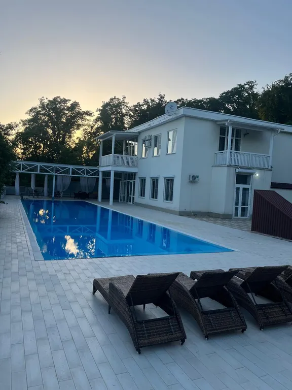 Дом-вилла с бассейном