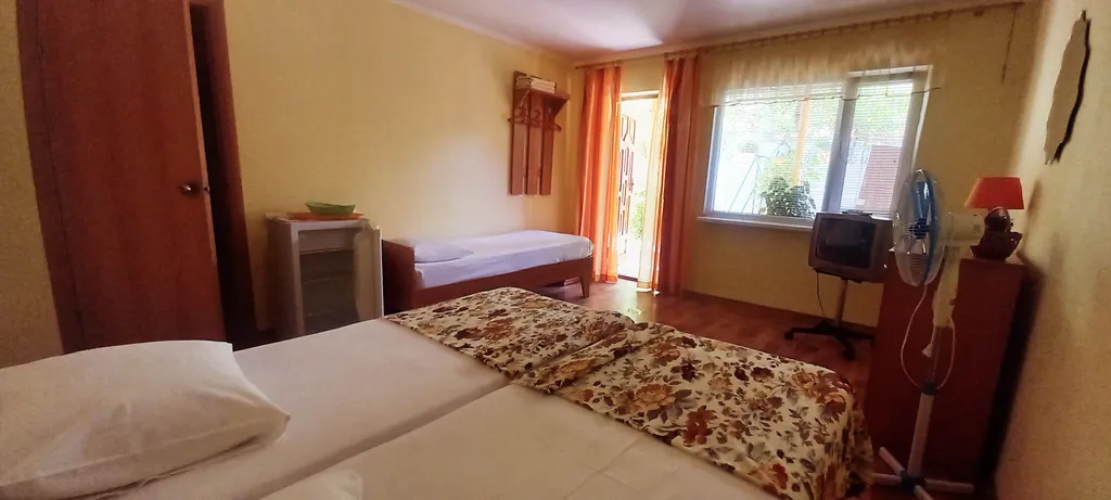 Комната для 3х гостей со всеми удобствами (вентилятор)