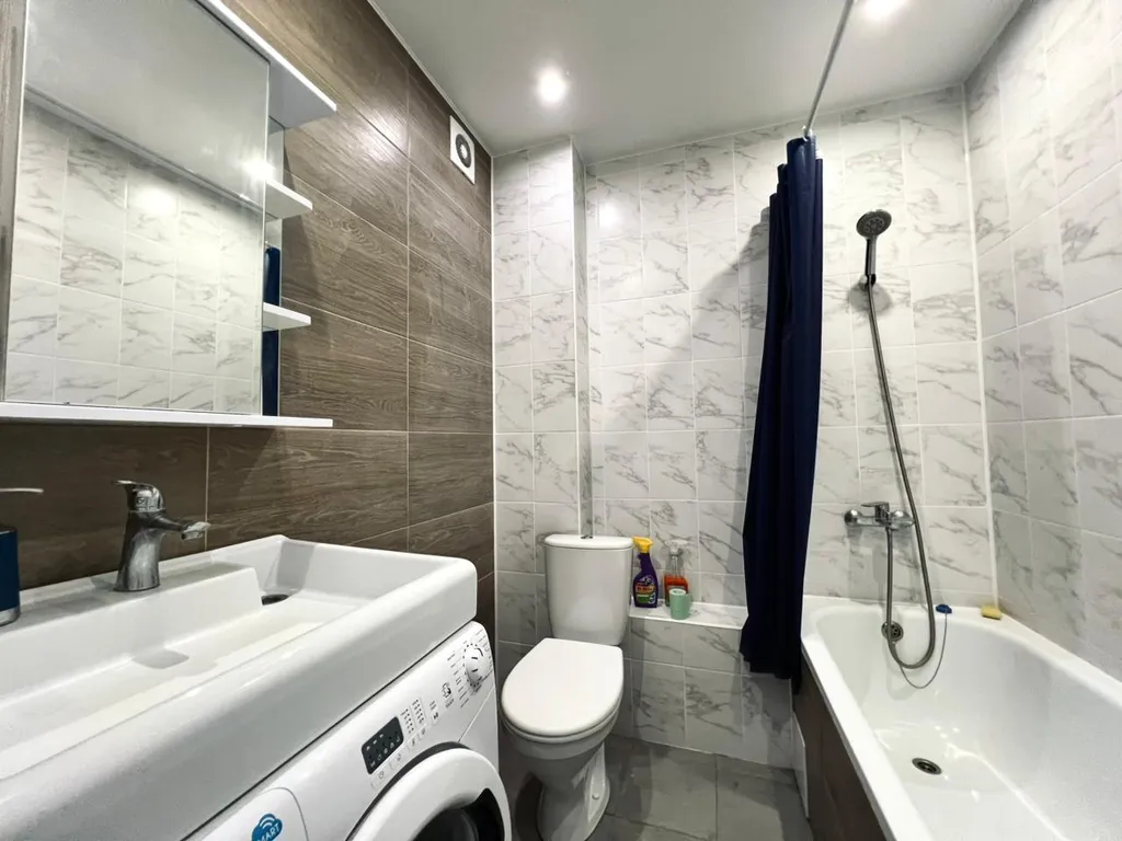 Квартира у Теннисной академии и Ледового