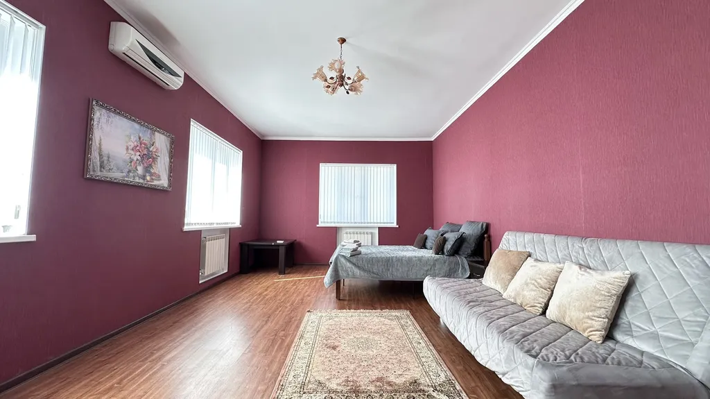 Дом с бассейном и баней возле курзоны