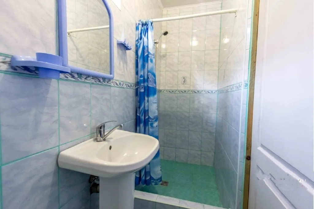 Комфортный дом с личным просторным двором