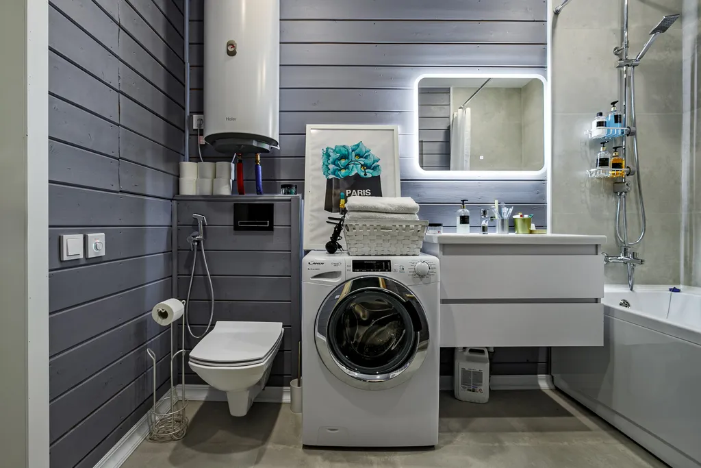 Grey House с дикими зайцами