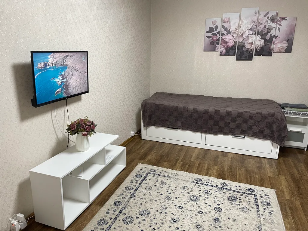 Отличная квартира в центре города — аренда посуточно в Саяногорск