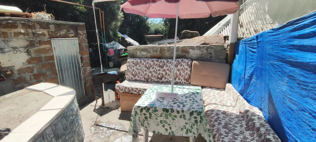 Двухэтажный дом с двориком и мангалом