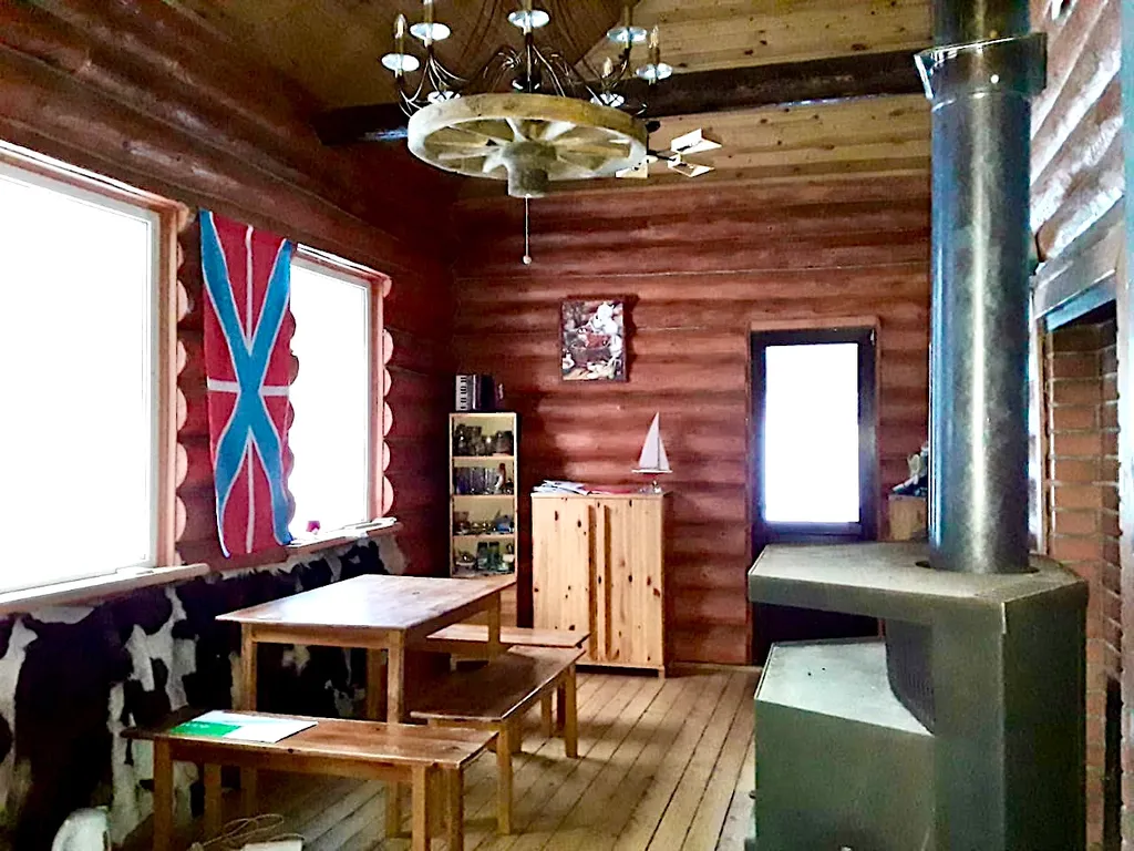 Коттедж на компанию