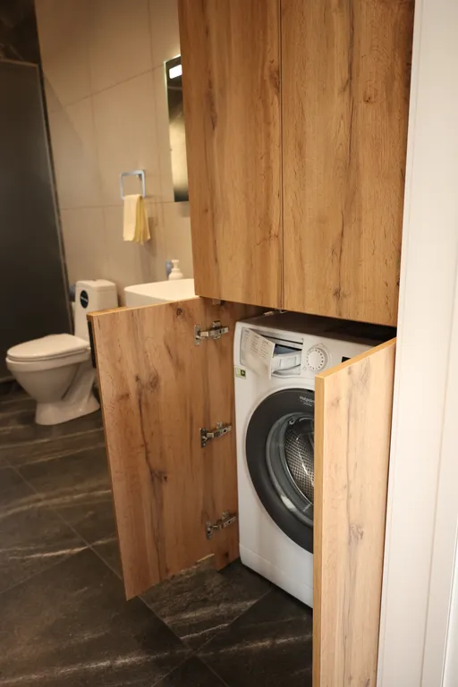 Вилла с бассейном на берегу реки в 30 минутах от центра города