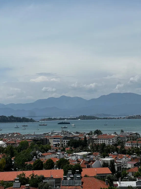 Квартира с бассейном и собственным полисадником