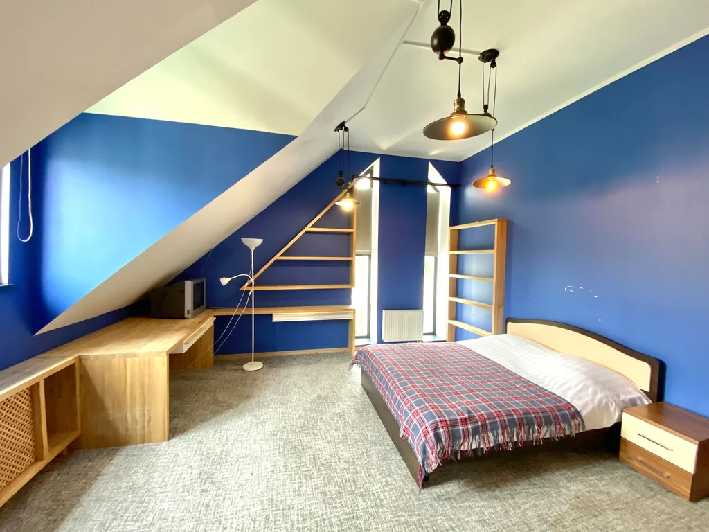 Вилла с квадратным бассейном