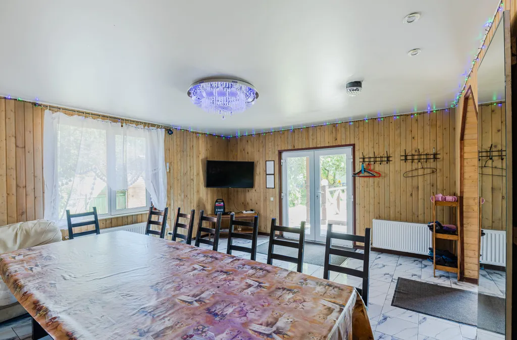 Коттедж с бассейном, баней и 5 спальнями